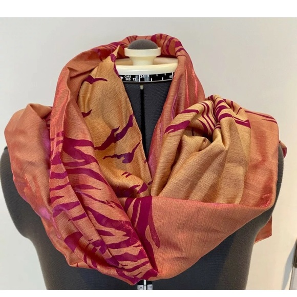 VINTAGE 1980s KOREAN SILKY ORGANZA LONG SCARF WRAP MAGENTA PURPLE GOLD ABSTRACT - Picture 2 of 6